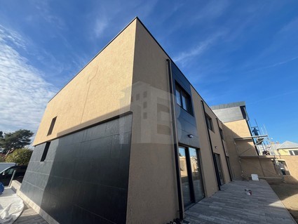 Pronájem moderní řadové bytové jednotky 3+kk, 100 m2 v nové výstavbě v klidné části Pardubic. - Fotka 13