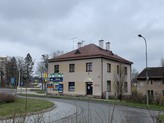 Prodej komerčního objektu s dvěma byty a třemi obchody s užitnou pl. 390 m² a s ročním výnosem 4,5 %